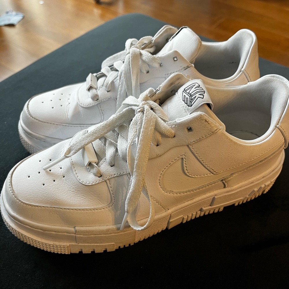 Nike Air Force 1 pixel